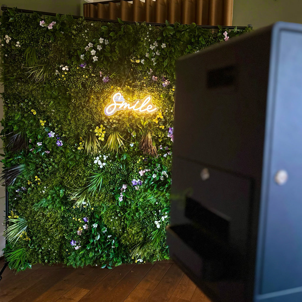 Deluxe booth