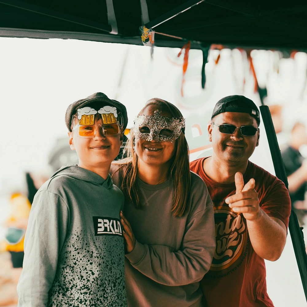 mensen op feest in photobooth